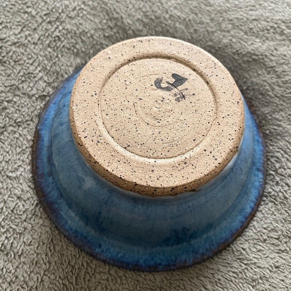 Hand crafted bowls - Picture 3 of 4